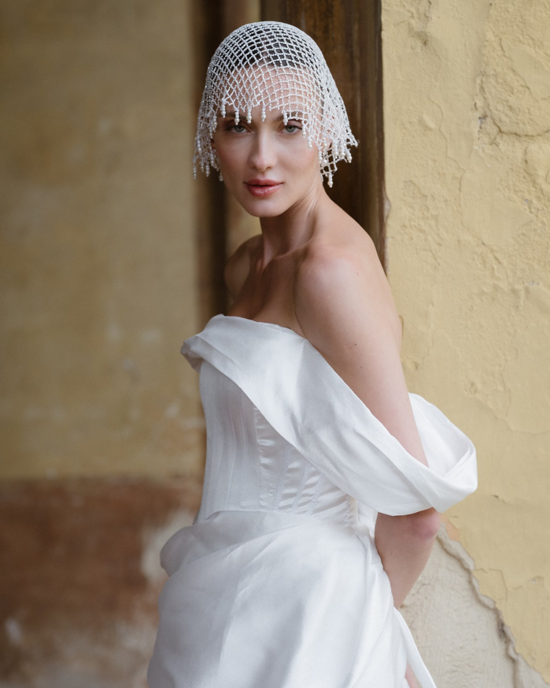 Roma Retro Mini Veil | Couture Birdcage Wedding Veil with Freshwater Pearls